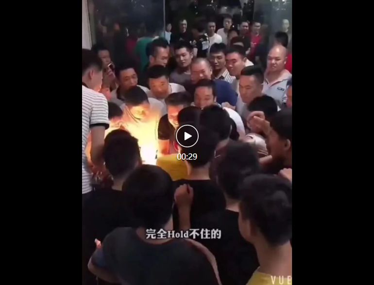 工廠出貨，通知這些“炒貨中間商“，私盤拍賣成交！